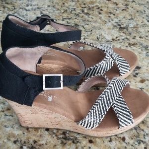 NWOT Tom's Cork Wedges